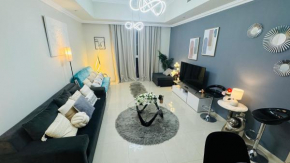 Modern Accommodations in Dunya Dubai's Heart, Dubai Mall, Dubai Fountain and Burj Khalifa Getaway, Spectacular Views, 3-5 Minutes to DUBAI MALL, Dubai Fountain & Burj Khalifa